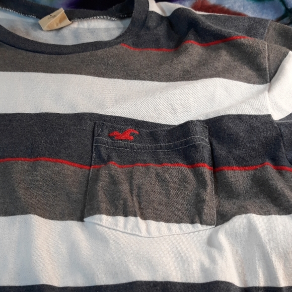3 Hollister Shirts 2 short sleeve 1 long sleeve - Picture 8 of 8